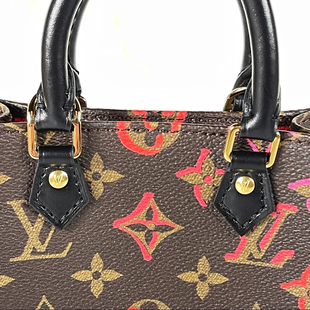 Louis Vuitton Fall in Love Petit Sac Plat - Picture 7 of 14